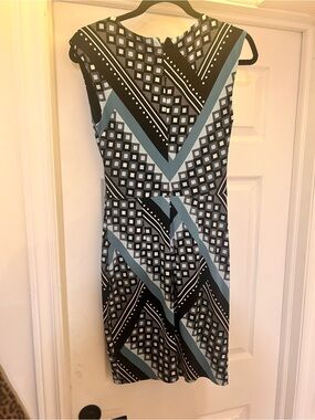 le chateau Sleeveless Geometric Midi Dress in Black, Gray, White & Blue